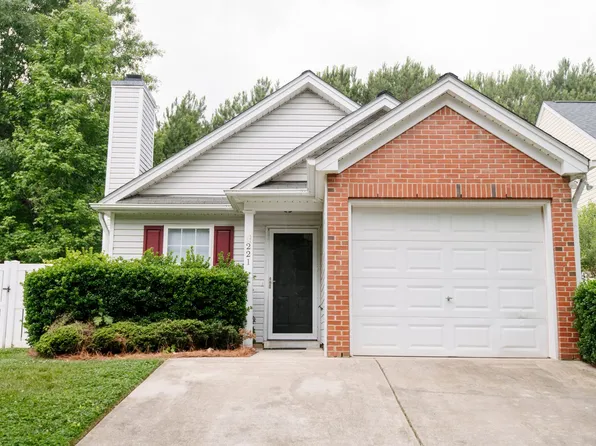 221 Adefield Ln, Holly Springs, NC 27540