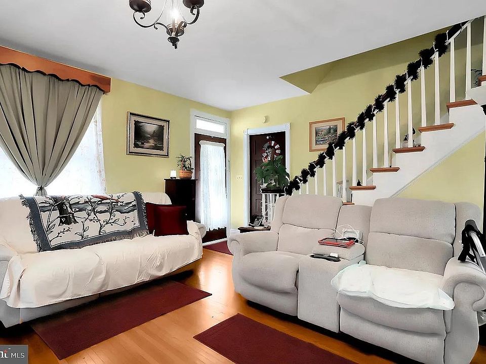 Living Room / Front Door