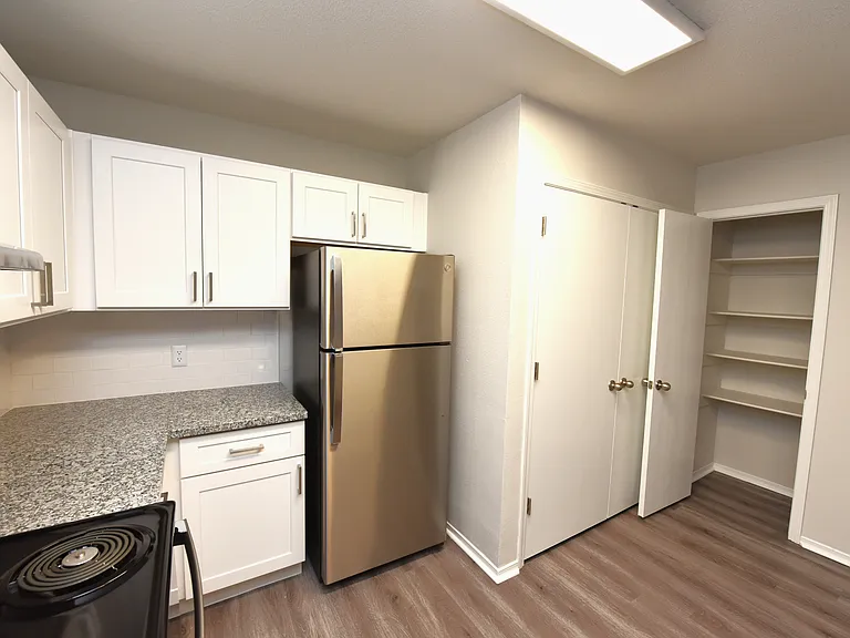 Keystone Crossing Apartment Homes — Photo 17