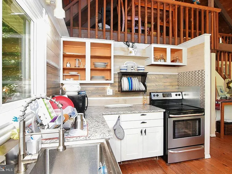 459 Monument Dr — Photo 8