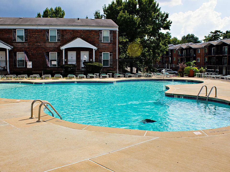 2nd image of 6979 Creekview Trl APT 304