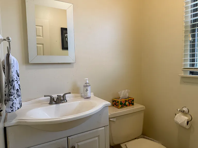 449 Lawrence St — Photo 10