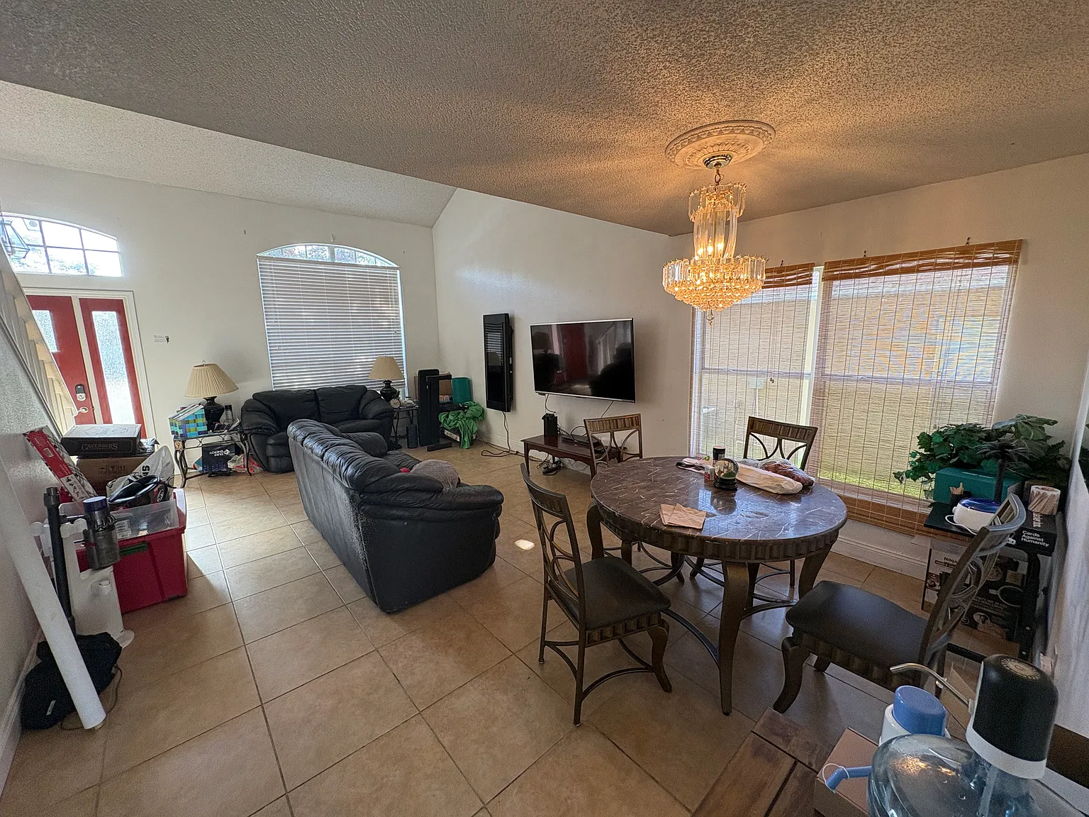 6 bed, 2.5 bath, 1910 sqft, $650 — Photo 3