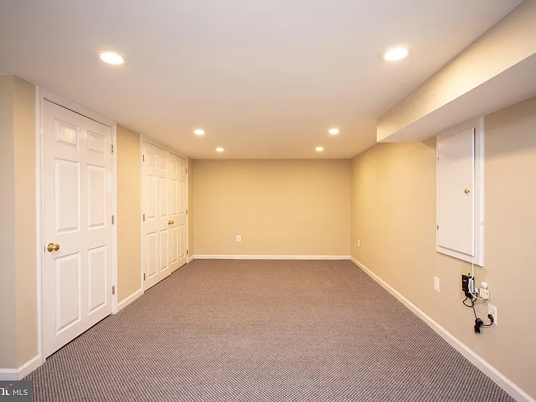 2104 Steuben Way — Photo 12