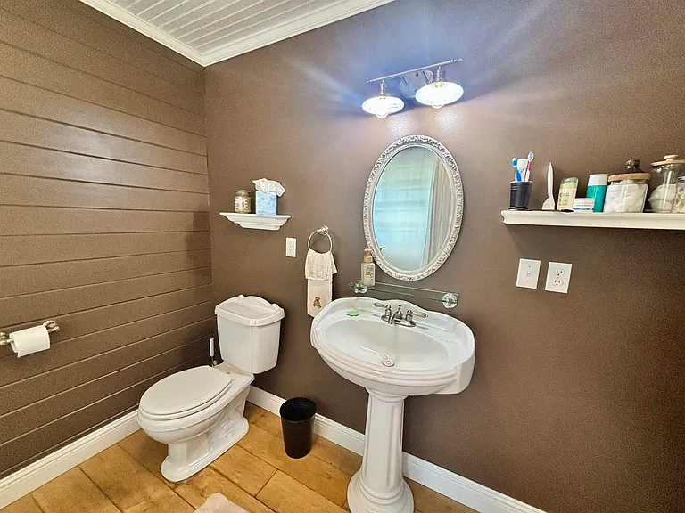 353 Forest Rd — Photo 20
