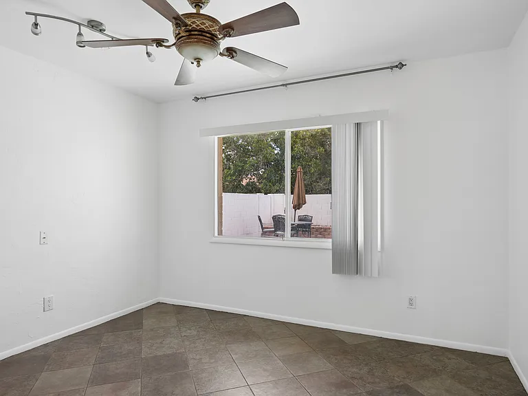 2319 E Loma Vista Dr — Photo 22
