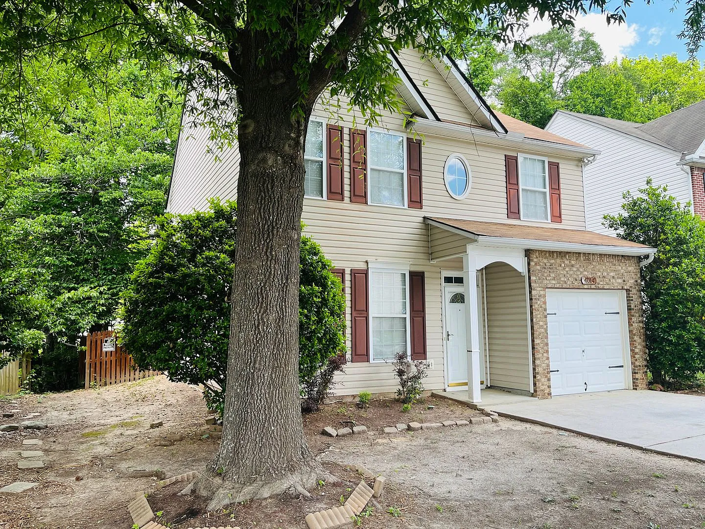 Great location, 4 bed, 2.5 bath, newly renovated, minutes to movie studios, and more! must see! — Photo 2