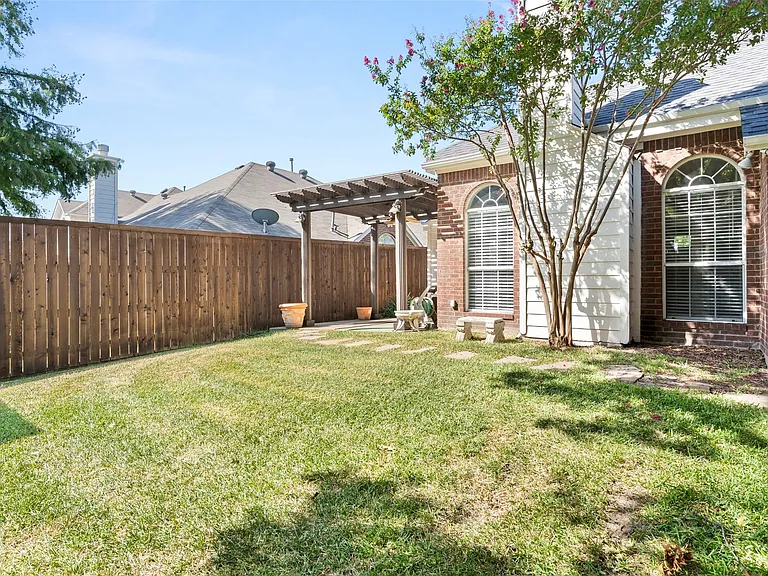 6721 Misty Hollow Dr — Photo 25