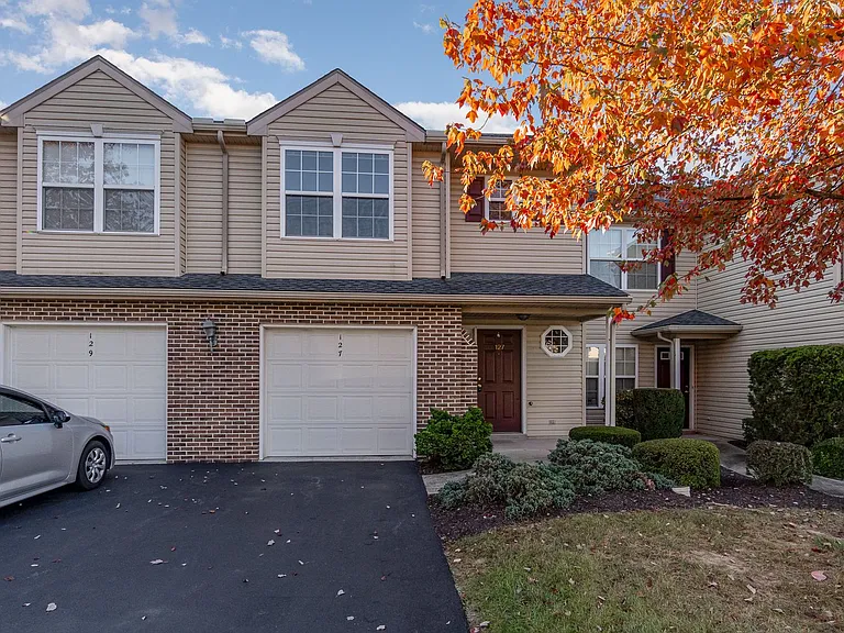 127 Cardinal Ln — Photo 2