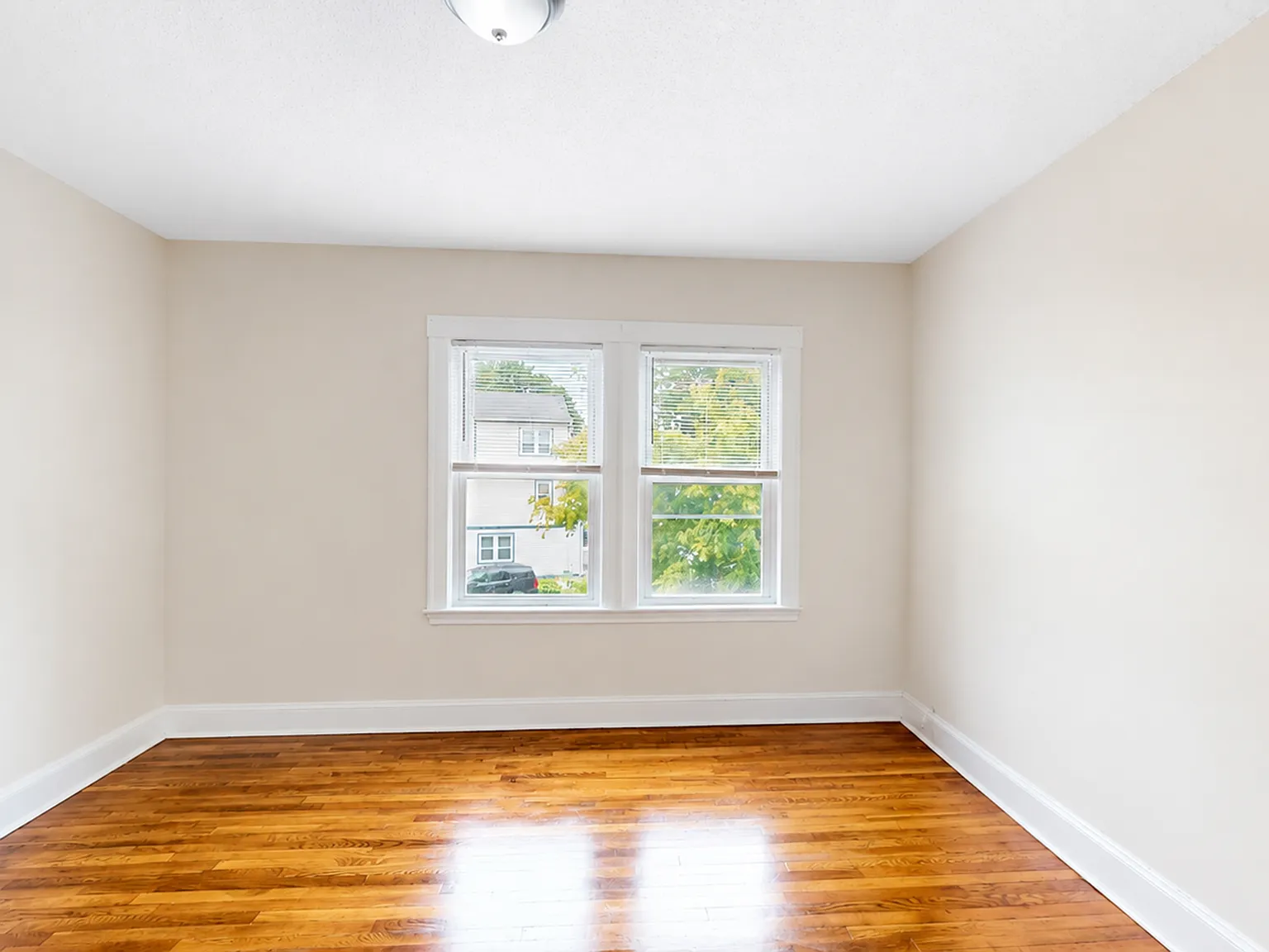 2 bed, 950 sqft, $2,900 — Photo 2