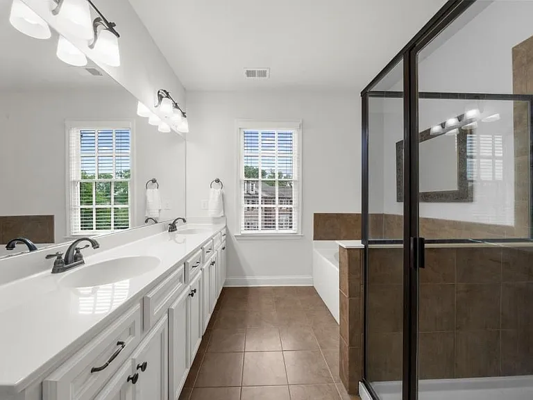 410 Rose Garden Ln — Photo 43