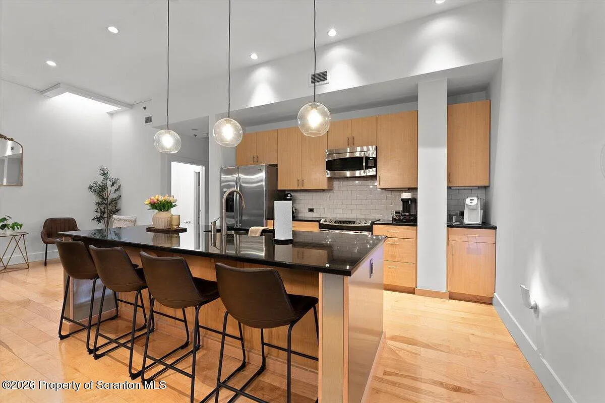2 bed, 1.5 bath, 1475 sqft, $2,800 — Photo 3