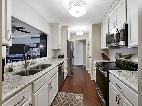 3rd image of 1414 Continental Dr APT 409