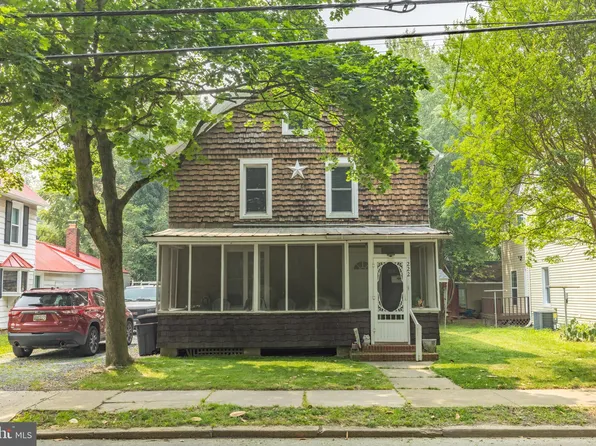 222 S 2nd St, Denton, MD 21629