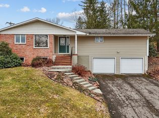33 Dover Dr, Endicott, NY