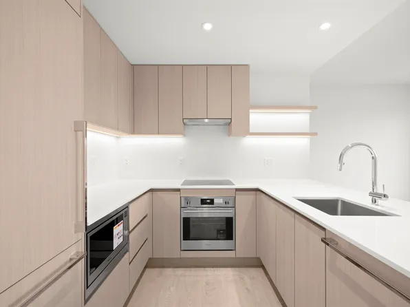 4928 Quebec St #408, Vancouver, BC V5W 2N3
