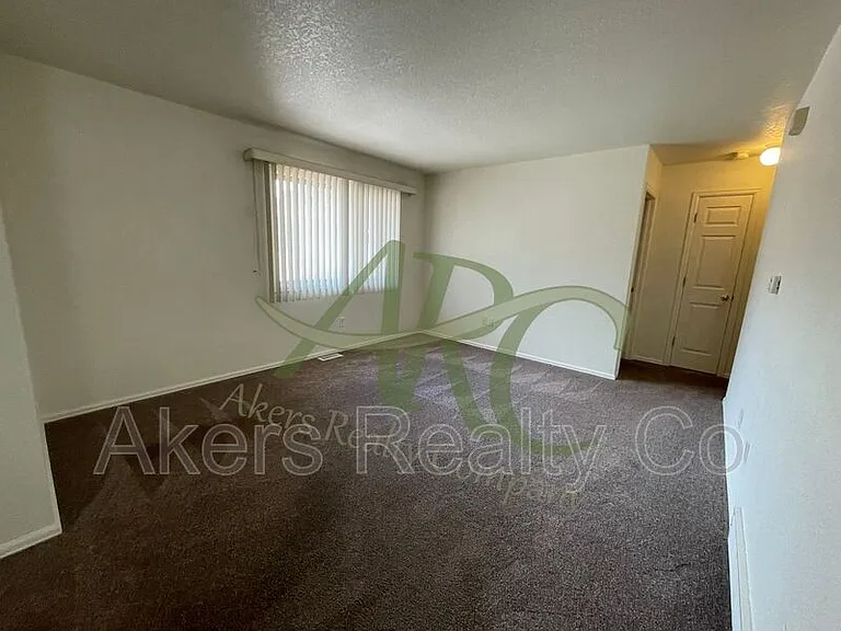 2730 Poplar St #B — Photo 9