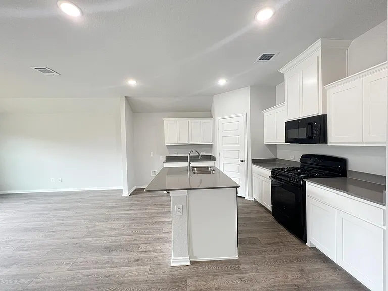 553 Meadow Run Dr — Photo 6