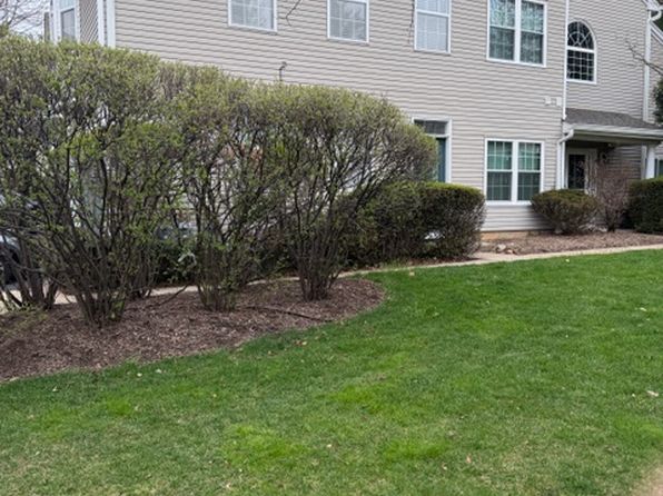 2 Oak Knoll Ln