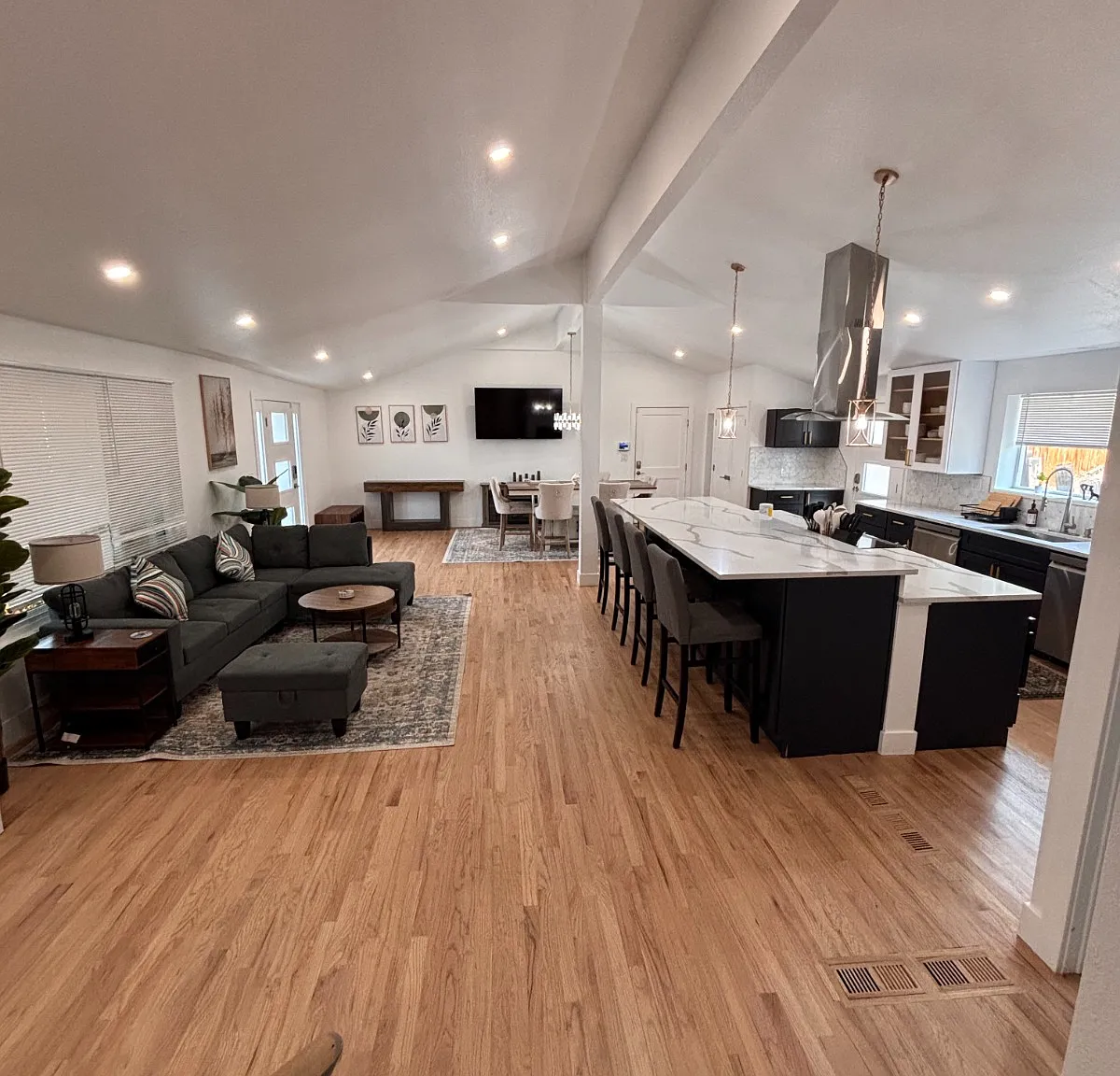 4 bed, 2200 sqft, $2,000 — Photo 4