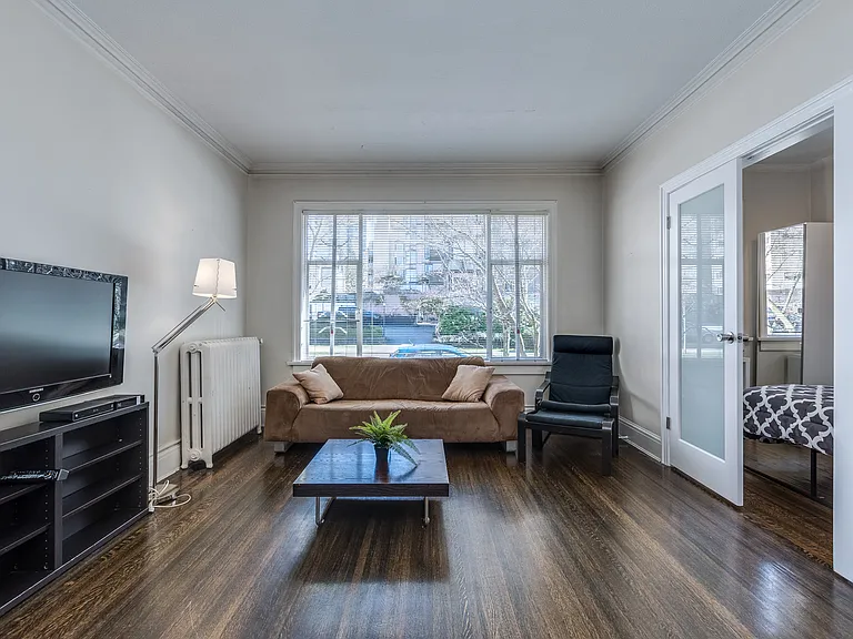 935 Jervis St — Photo 37