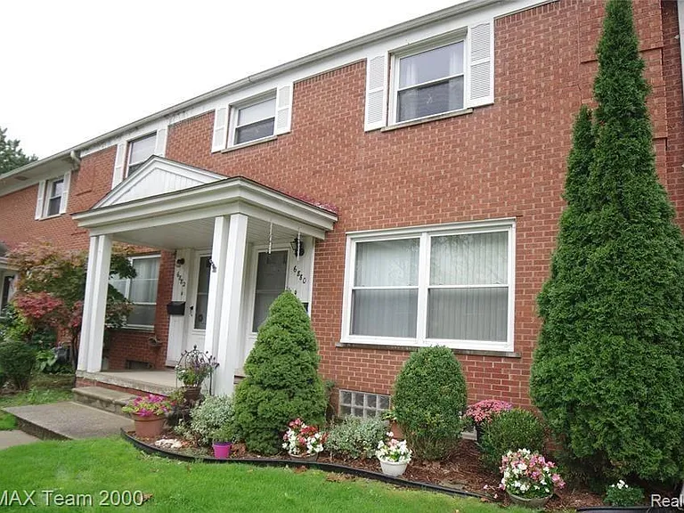 6880 Country Ln — Photo 1