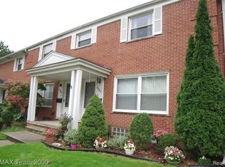 6880 Country Ln, Dearborn Heights, MI 48127