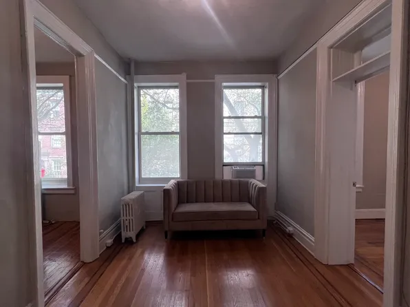 52 Bank Street image 1 of 5