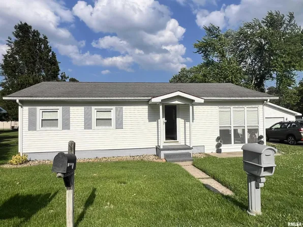 1310 N 9th St, Herrin, IL 62948