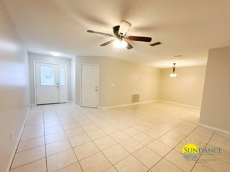 27 E Lane Dr — Photo 2