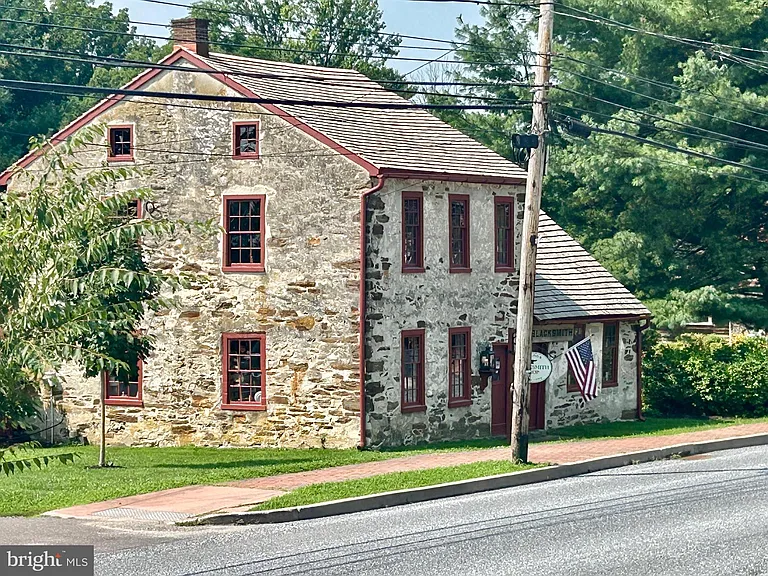 1327 W Strasburg Rd — Photo 44