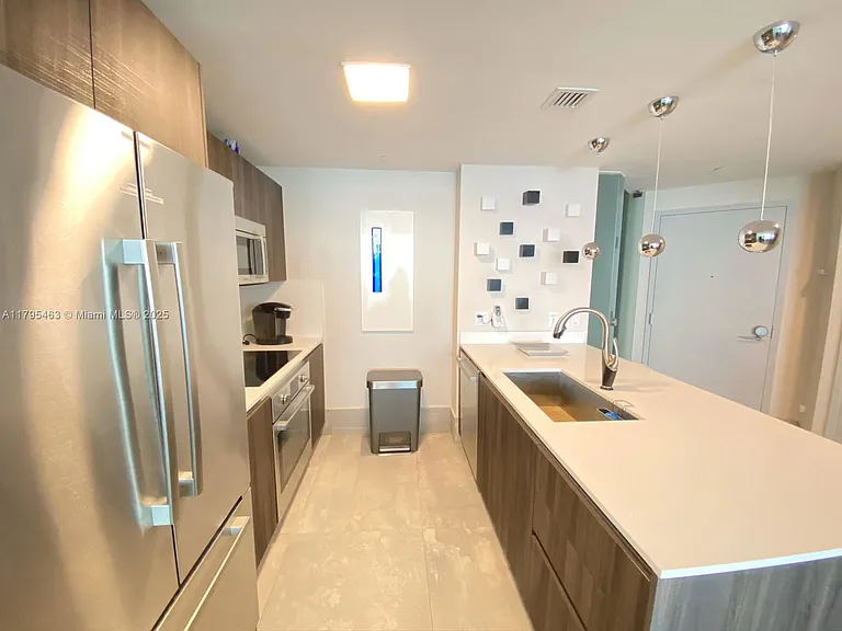 488 NE 18th St #3911 — Photo 3
