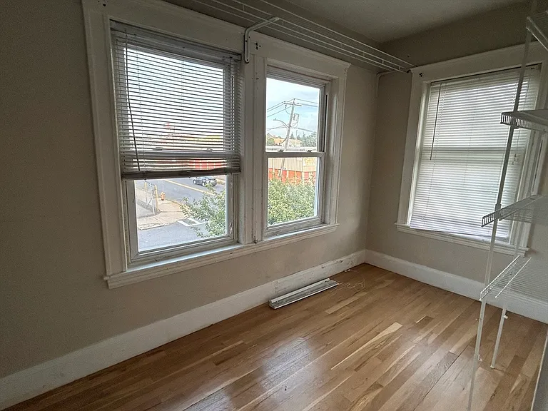 31-33 Harvard St #2 — Photo 8