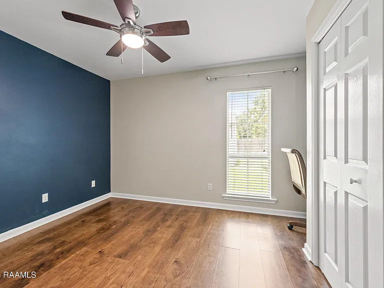 412 Crest Cir — Photo 16