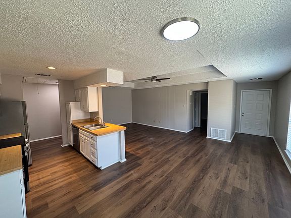 2nd image of 565 W Jefferson St