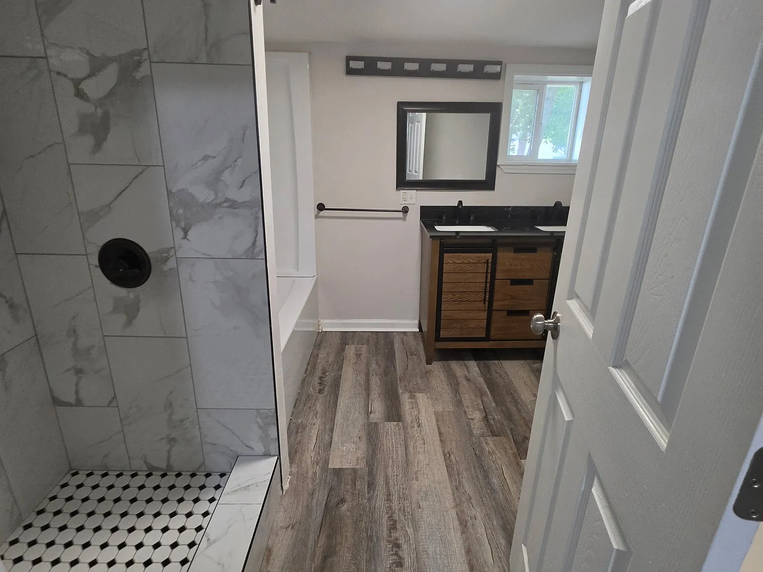 2 bed, 1372 sqft, $1,325 — Photo 4