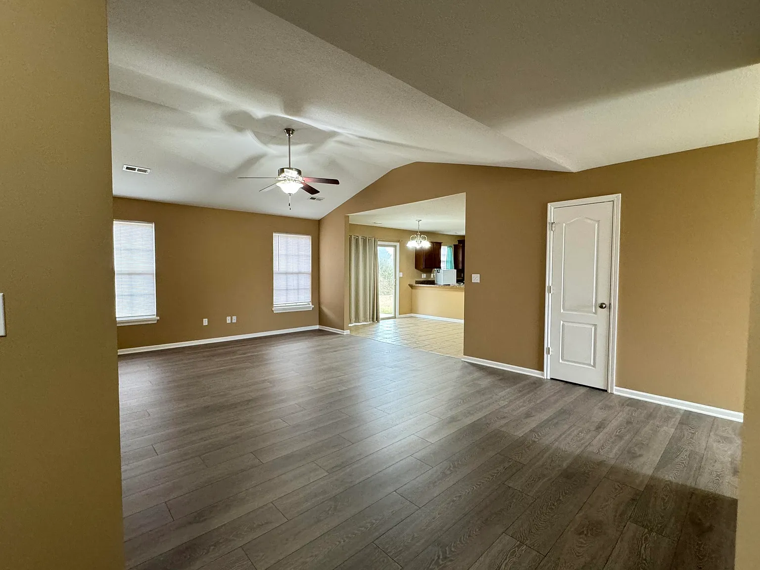 3 bed, 2.0 bath, $1,700 — Photo 4