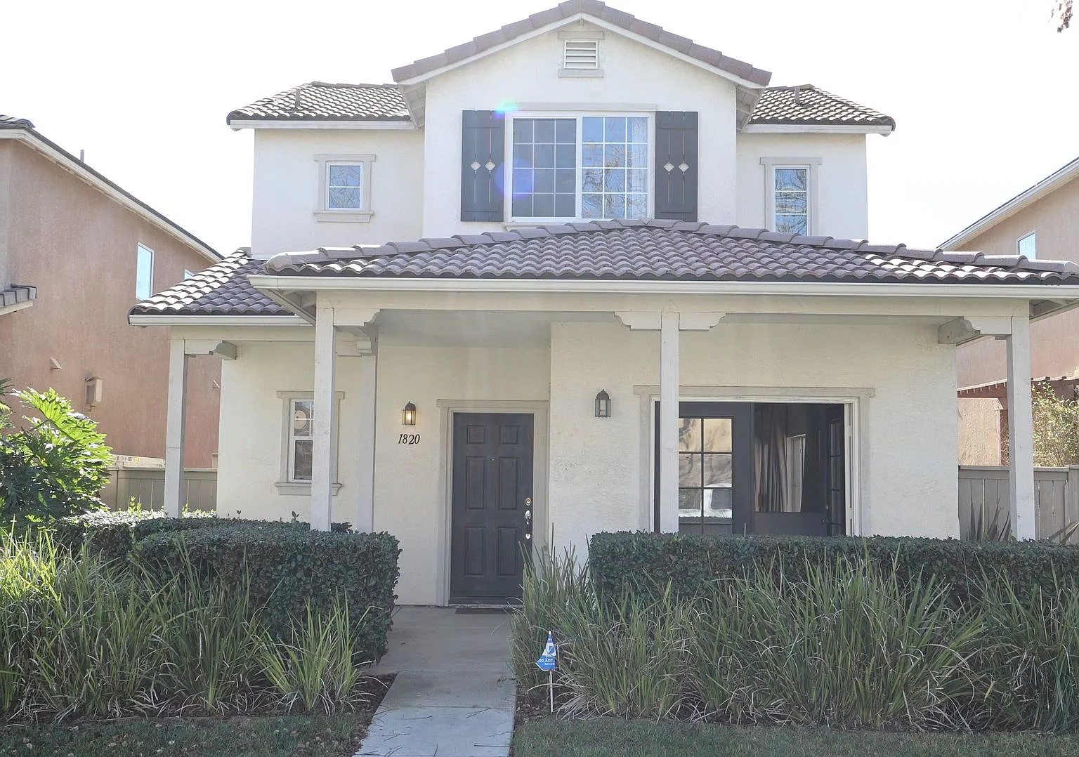 3 bedrooms 2.5 baths house in Eastlake- Chula Vista — Photo 1