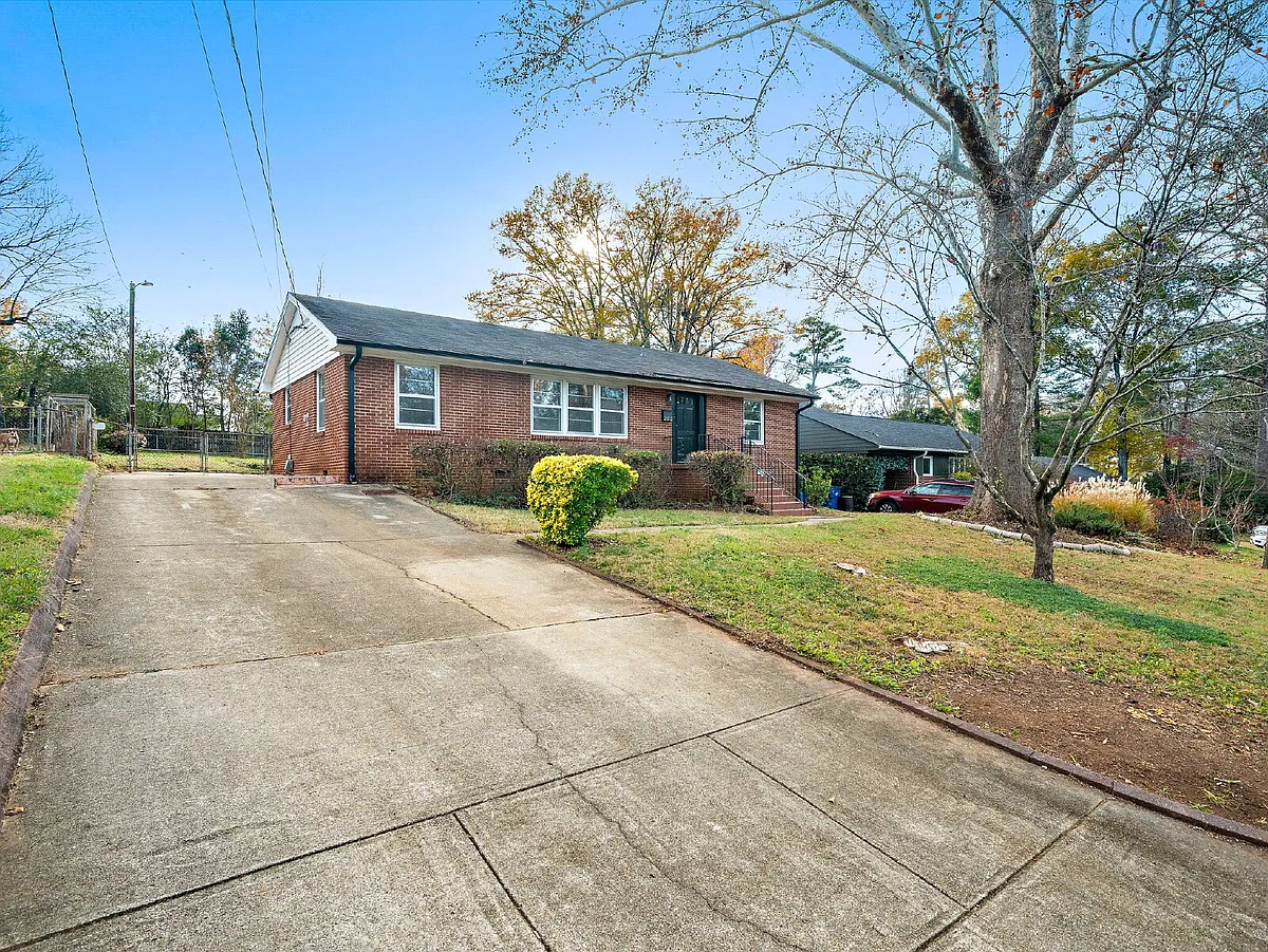 Building Photo - 2312 Sheffield Rd