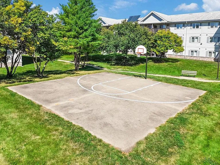 Sun Prairie & Vista Court — Photo 30