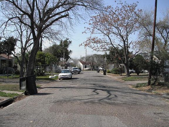 5th image of 1729 Robin Dr