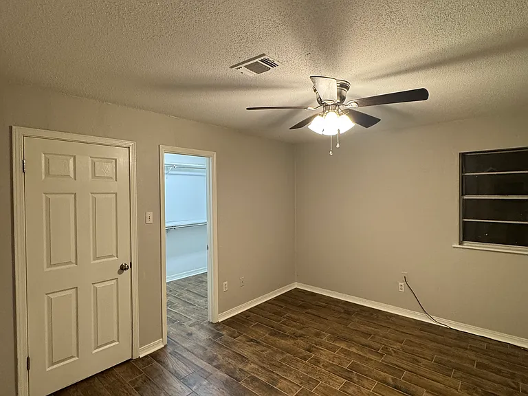 504 Marie Ave — Photo 3
