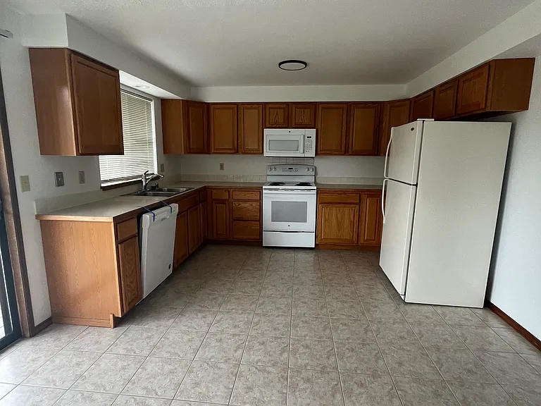 9711 N Indian Trail Rd — Photo 19