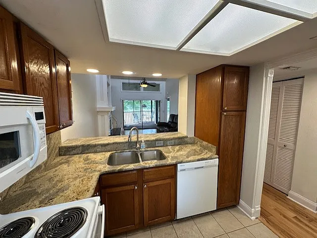 222 Woodlake Wynde #222 — Photo 8