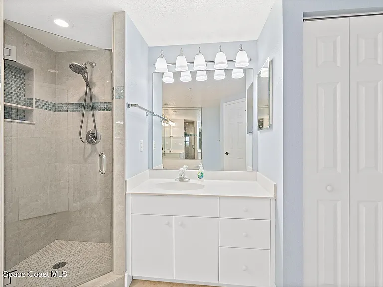 601 Shorewood Dr #G505 — Photo 22