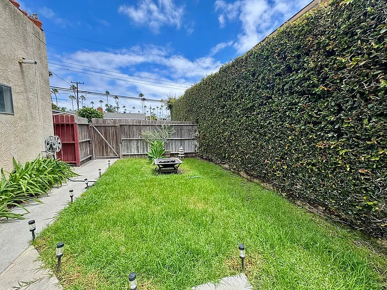 7631 Ellis Ave #B — Photo 17