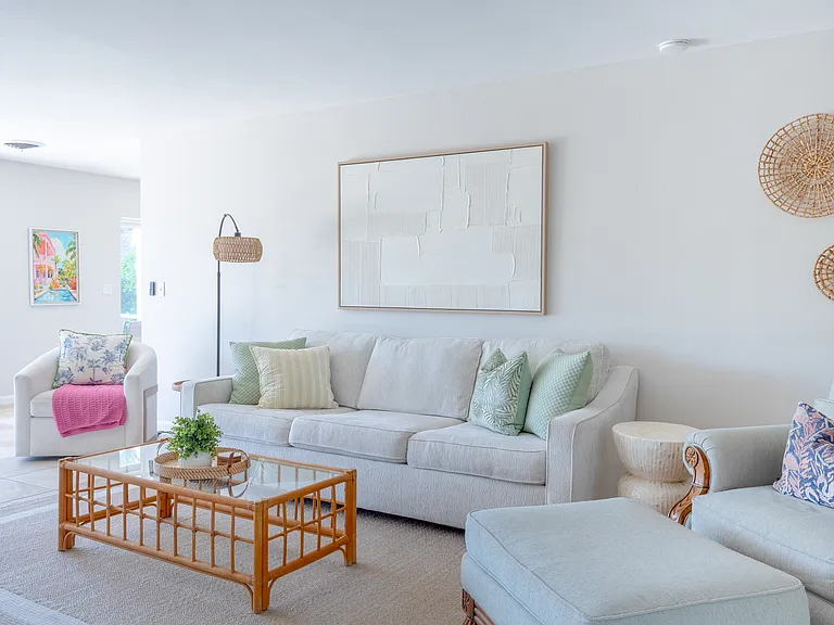 1105 Caples St — Photo 3