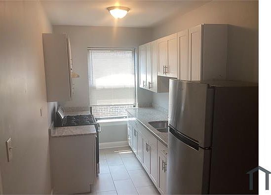 5th image of 7930 S Wabash Ave #3A