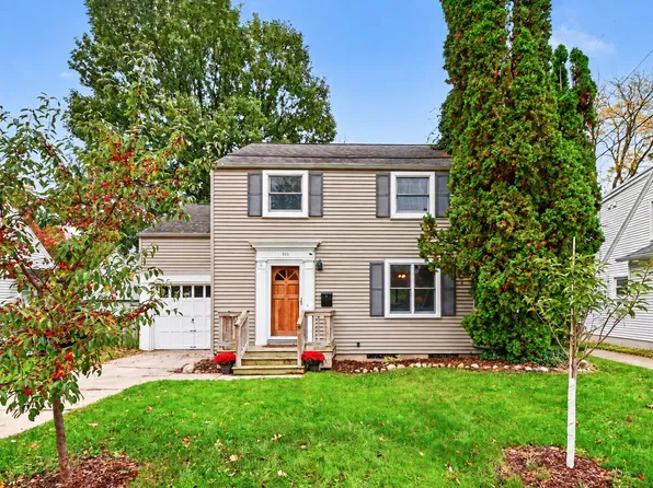 820 Chittenden Dr, East Lansing, MI 48823