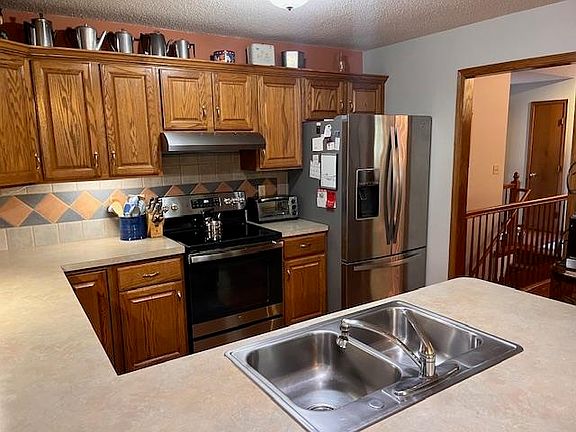 3rd image of 2708 Acacia Ave
